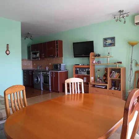 Apartment Near The Sea